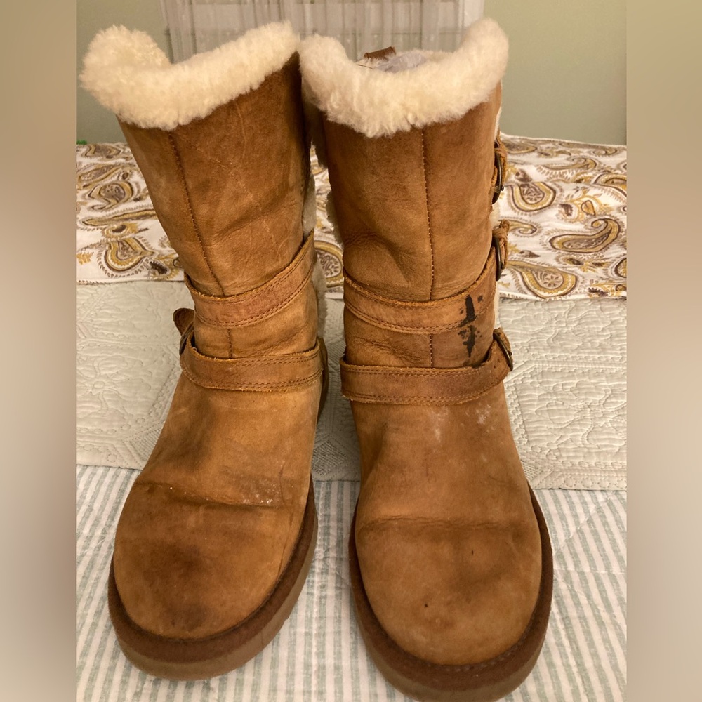 UGG Suede Becket Mid Calf Pull On Shearling Lining Triple Buckle Strap Sz US 7